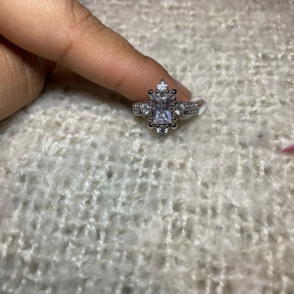 Size 7 cubic zirconia Bomb party - Picture 4 of 5